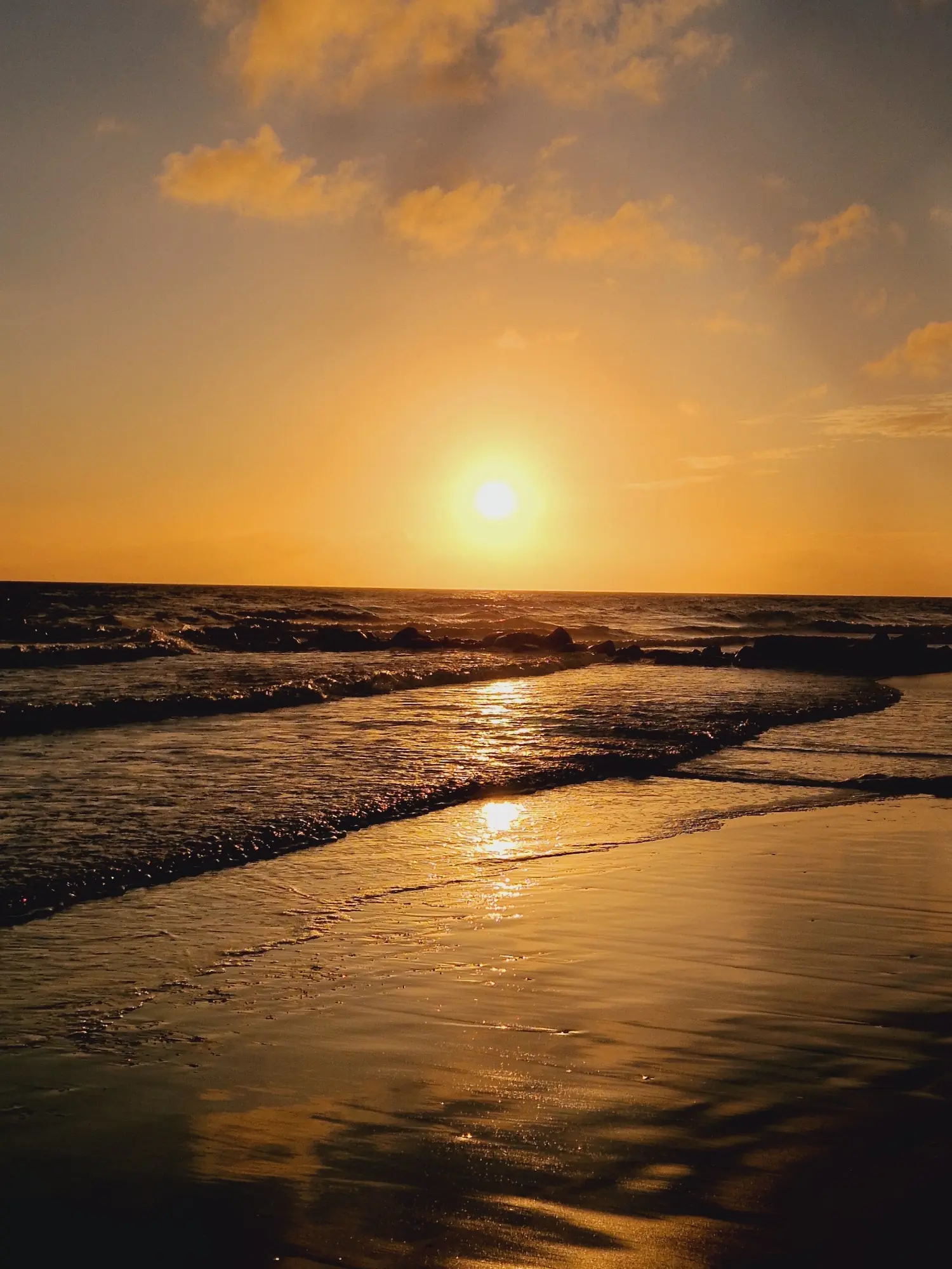 Sonnenuntergang am Meer im Hochformat